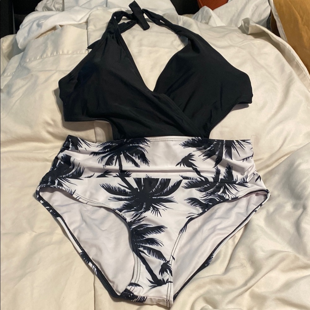 Black and White Palm Print One Piece Swimsuit